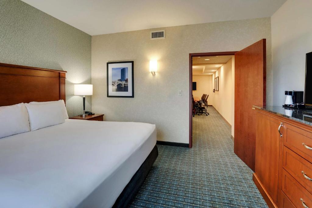 Drury Inn & Suites Grand Rapids photo