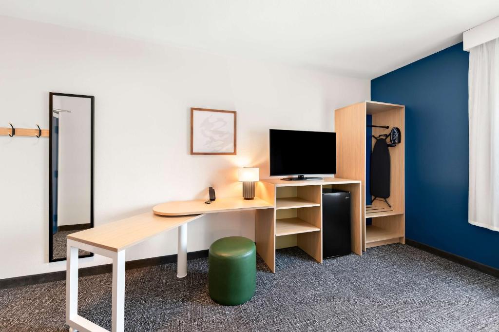TV a/nebo společenská místnost v ubytování Spark By Hilton Longview