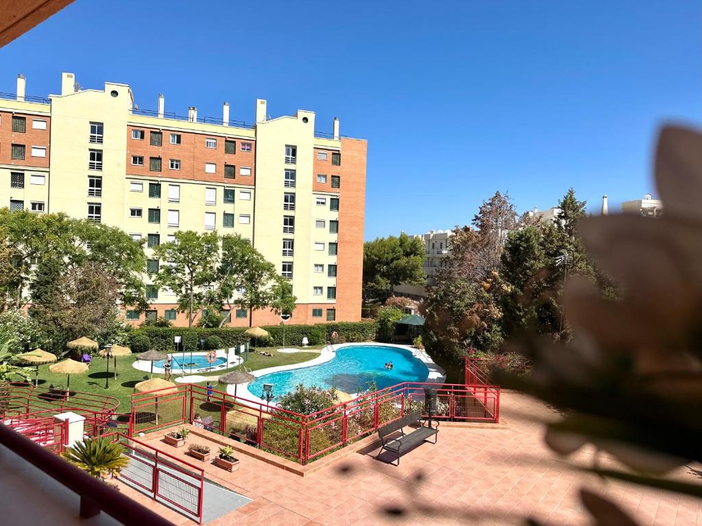 Bazén v ubytování Costa Del Sol Seaside Studio - 5 Mins From Beach nebo v jeho okolí