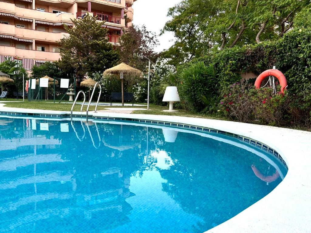 Bazén v ubytování Costa Del Sol Seaside Studio - 5 Mins From Beach nebo v jeho okolí