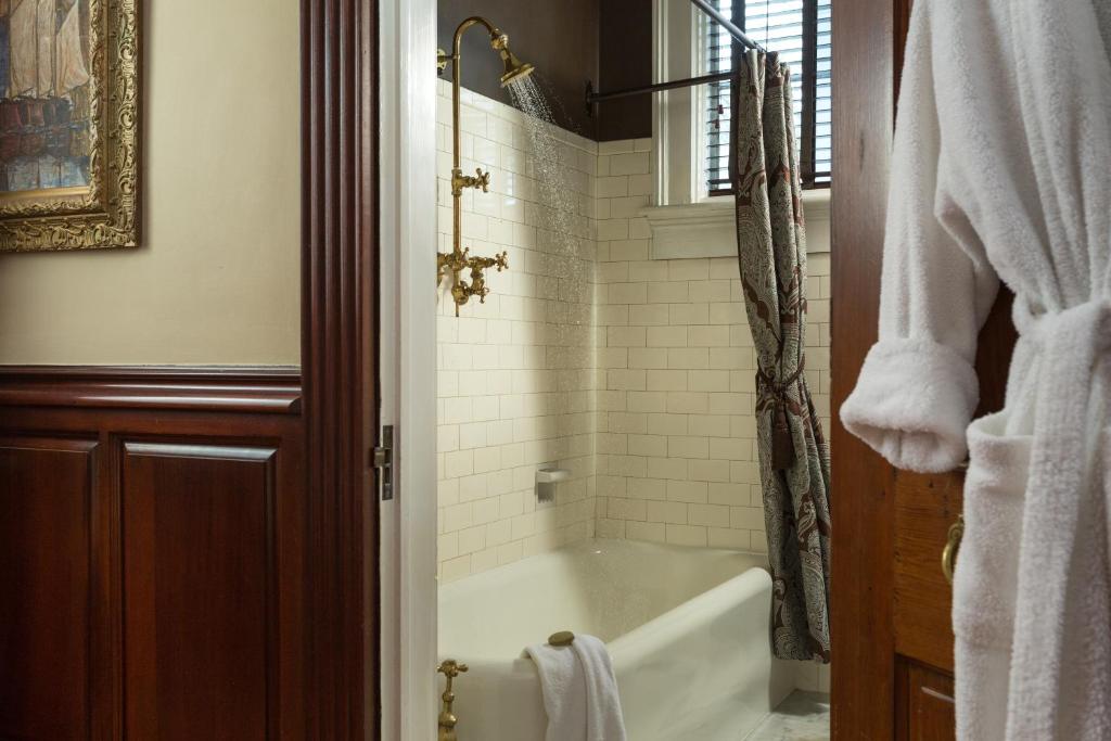The Twelve Oaks Bed & Breakfast - Suite Queen