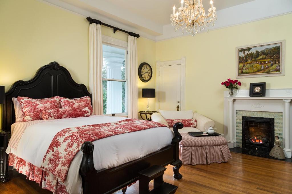 The Twelve Oaks Bed & Breakfast photo