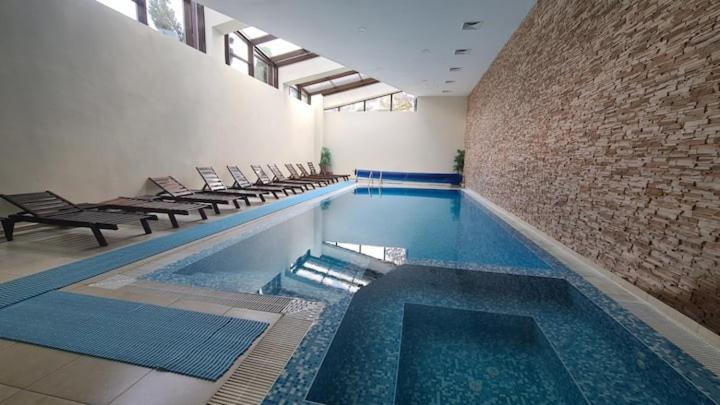 Bazén v ubytování Aspen Golf Resort and SPA, Studio L306 nebo v jeho okolí