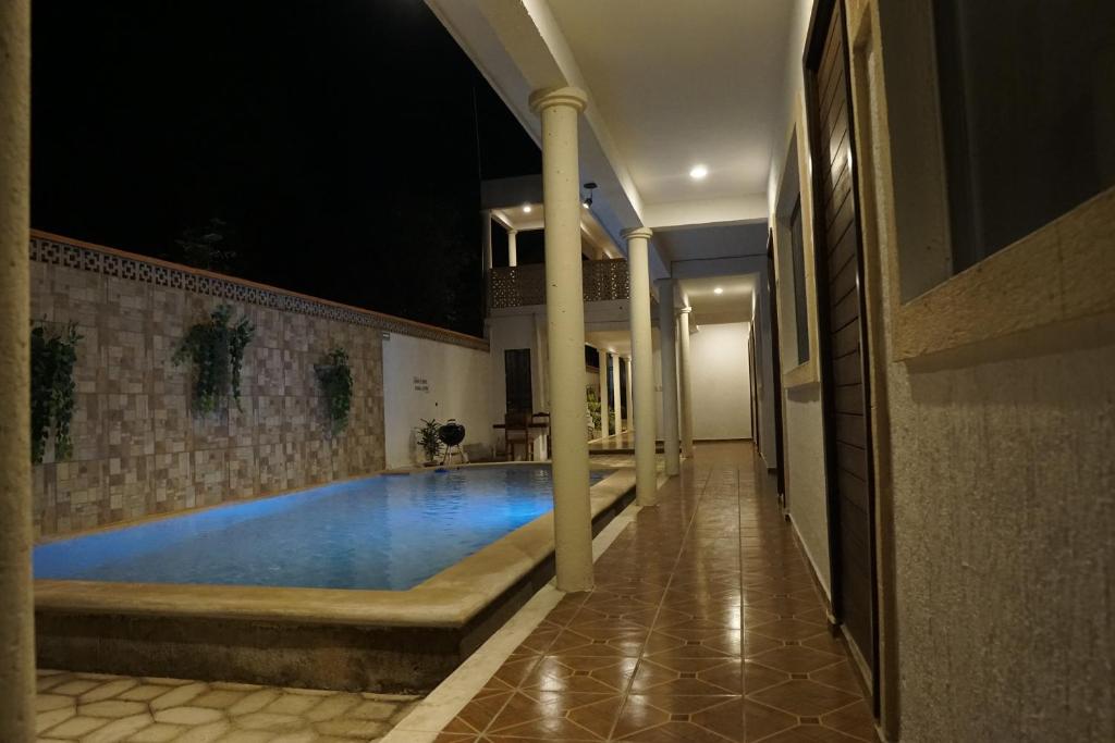 Bazén v ubytování Hotel del Parque nebo v jeho okolí