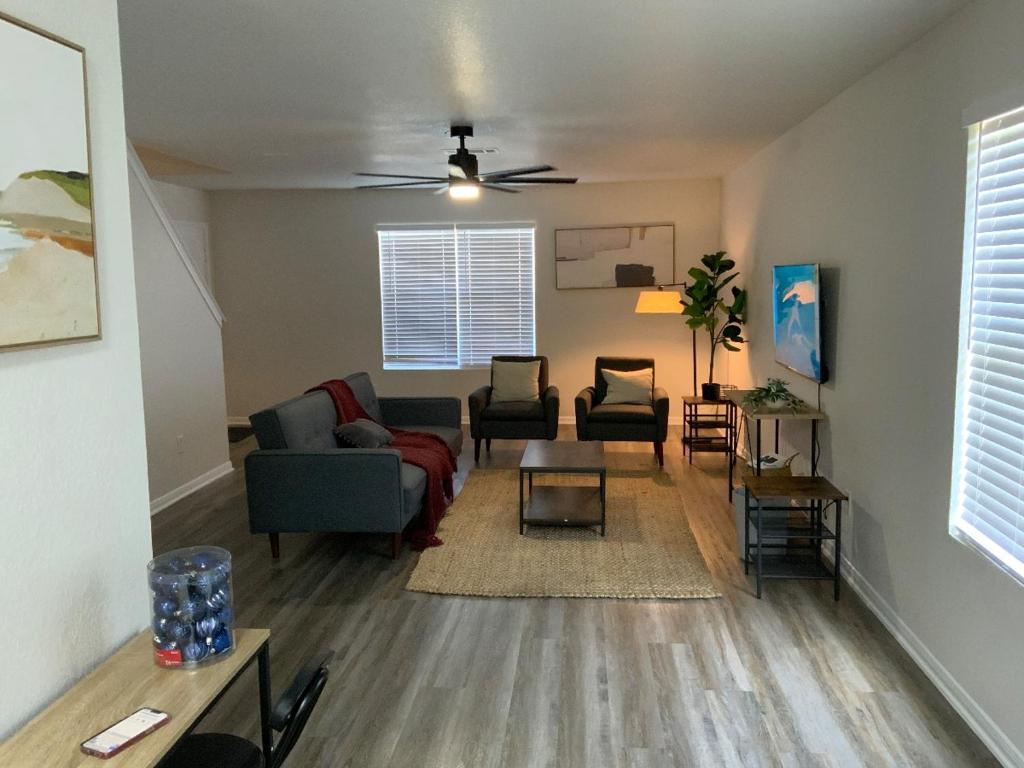 Posezení v ubytování Corporate Haven Wifi Home Office