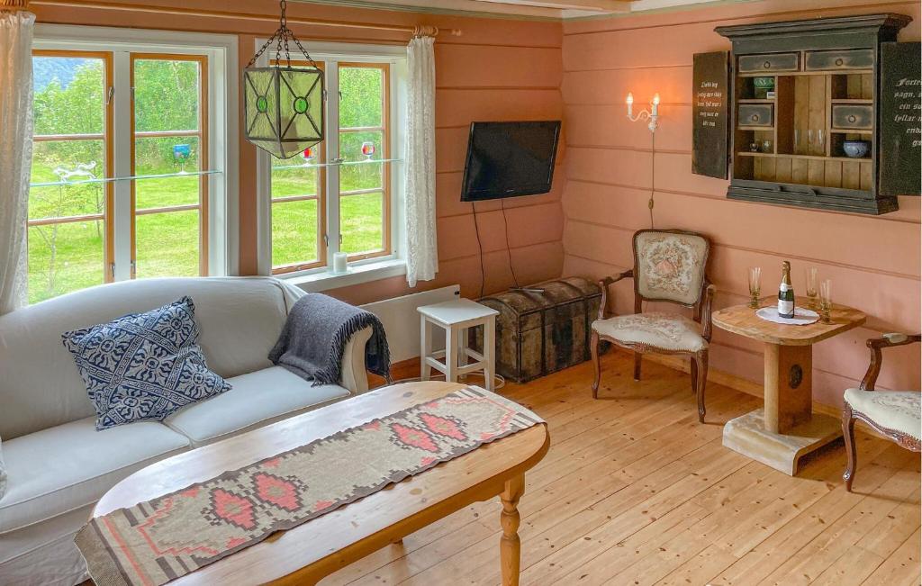 3 Bedroom Beautiful Home In Vik I Sogn - Maison De Vacances De Trois Chambres
