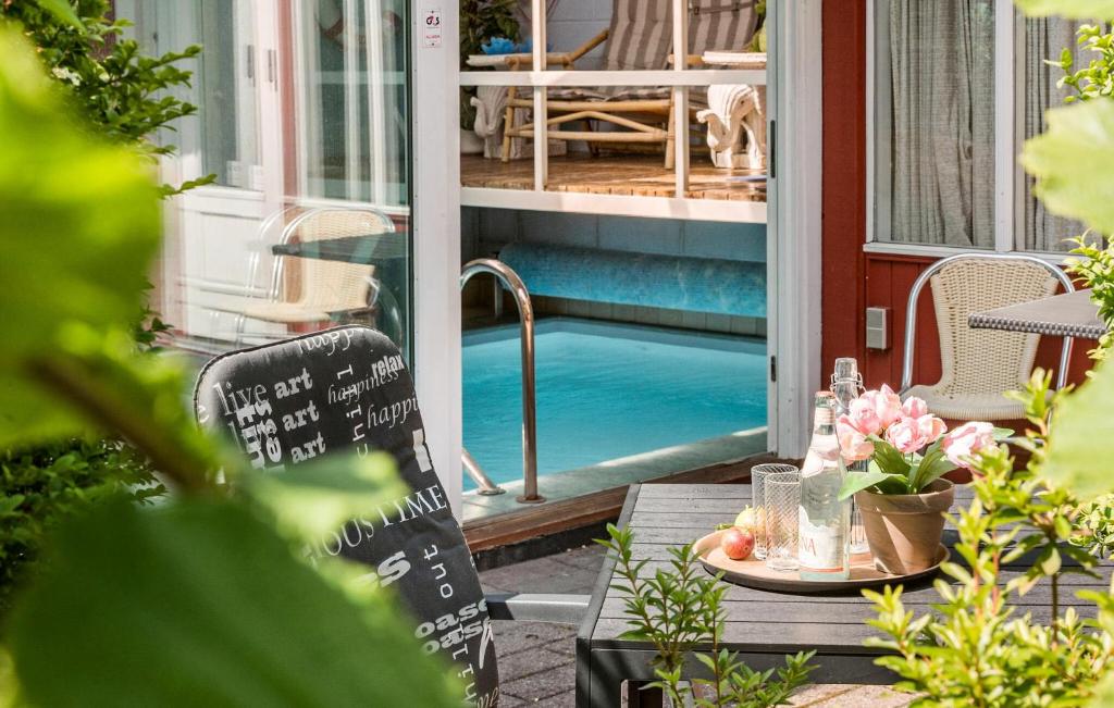 Bazén v ubytování Holiday Home Trehøis-Åsen Gilleleje V nebo v jeho okolí