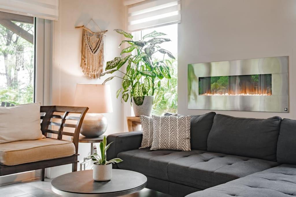 a living room with a couch and a table at Villa Sirena - Blue Venao 2BR in Playa Venao
