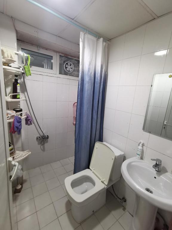 Koupelna v ubytování Fully furnished studio apartment