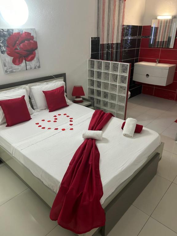 Postel nebo postele na pokoji v ubytování Gîte Rubis Passion