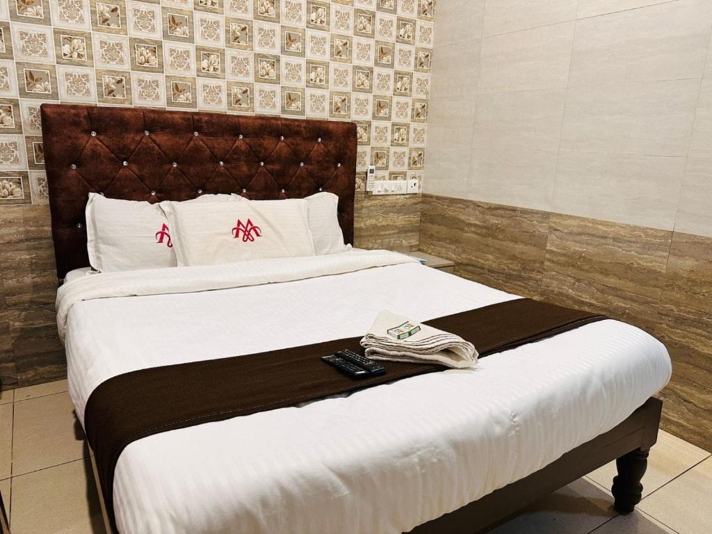 Postel nebo postele na pokoji v ubytování MARINA PALACE