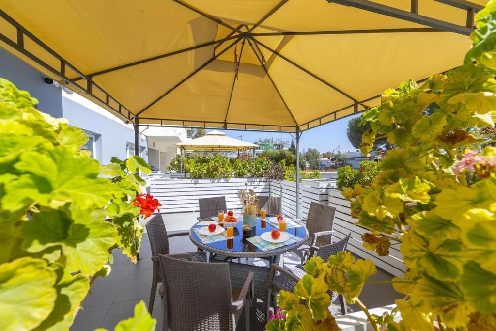 Atlantis Apartments 50m From Makenzy Seafront