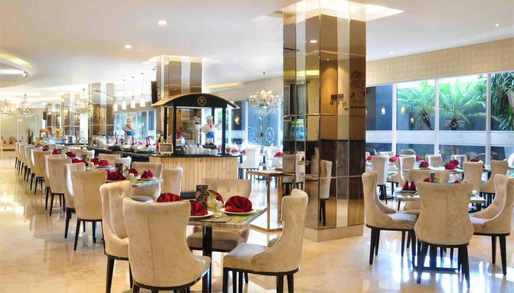 Restaurace v ubytování Grand Savero Hotel Bogor