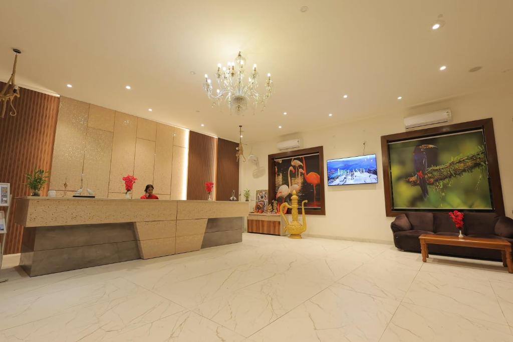 TV a/nebo společenská místnost v ubytování Rubystone Shiv Vilas Palace