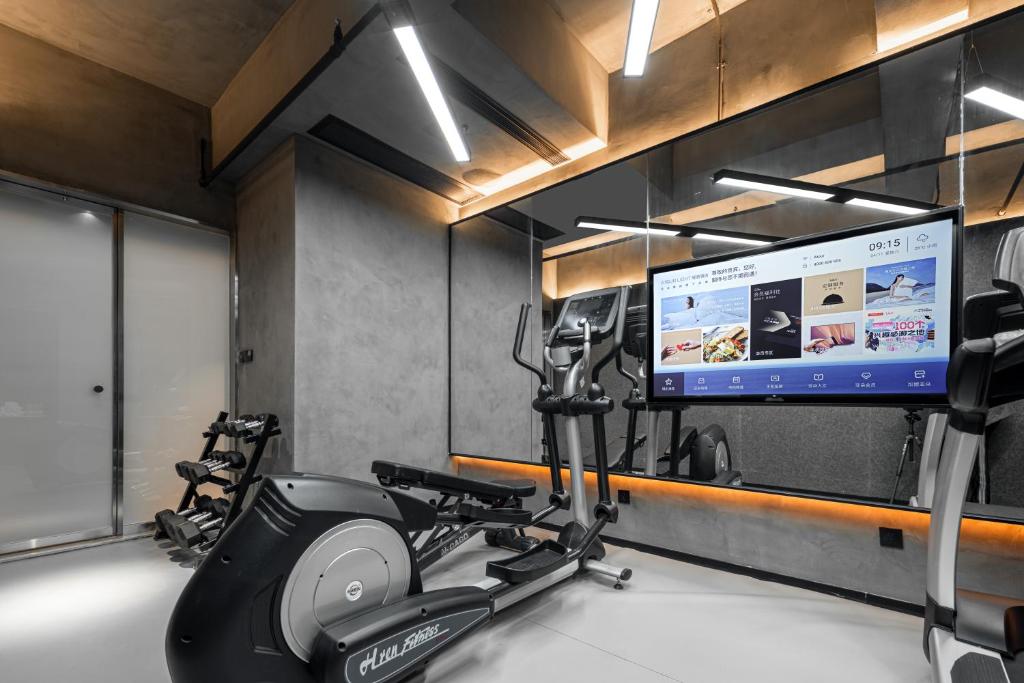 Fitness centrum a/nebo fitness zařízení v ubytování Atour Light Hotel Dongguan Songshan Lake University Town