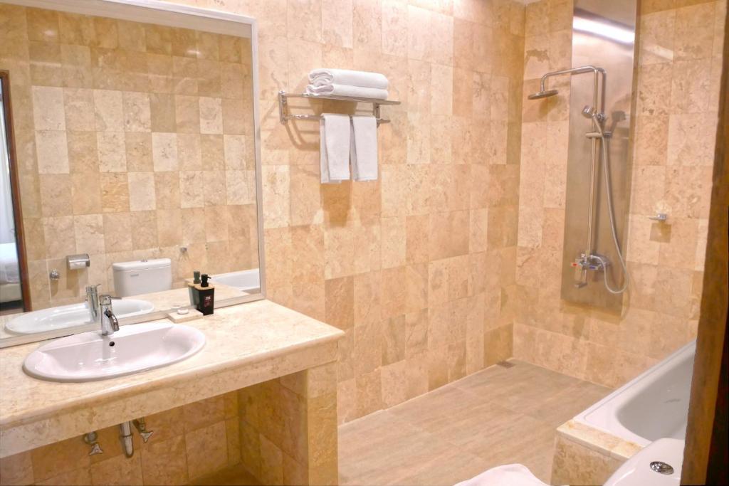 Koupelna v ubytování Sahid Raya Hotel & Convention Yogyakarta