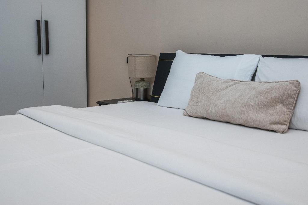 Ένα ή περισσότερα κρεβάτια σε δωμάτιο στο THE SIGNATURE HOTEL Apartment