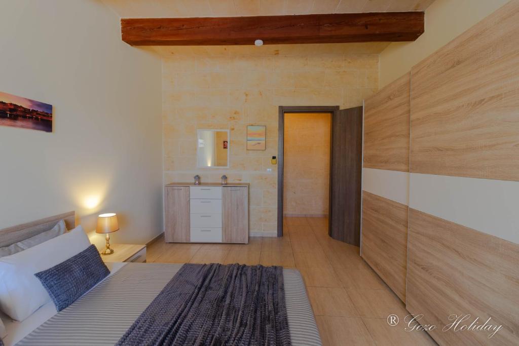 Letto o letti in una camera di Hollies