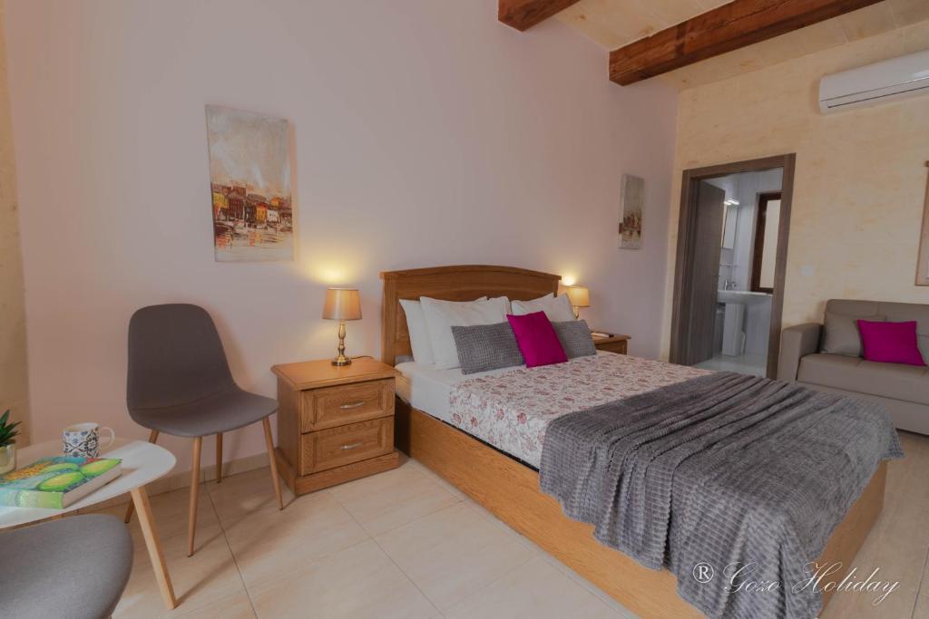 Letto o letti in una camera di Hollies
