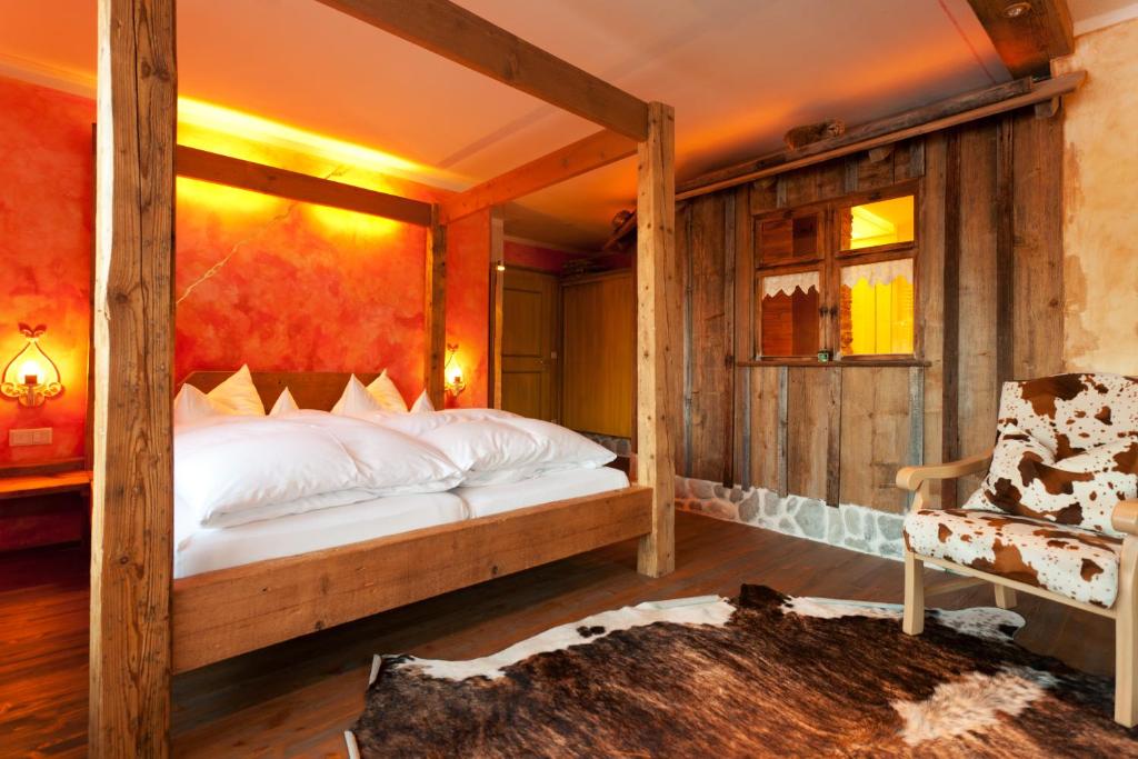 Postel nebo postele na pokoji v ubytování Biohotel Mattlihüs