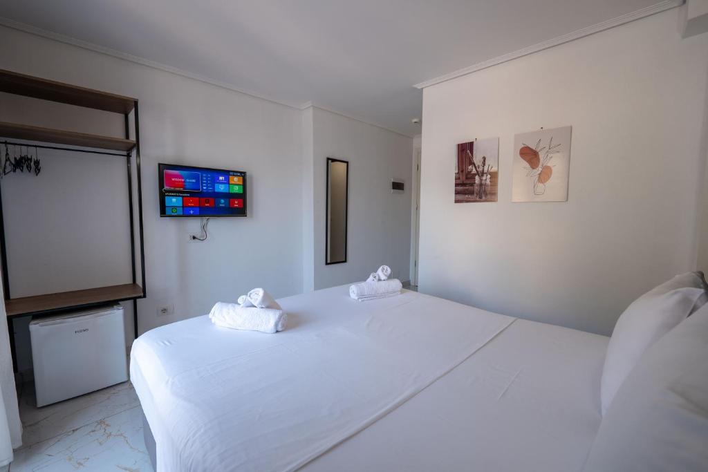 Postel nebo postele na pokoji v ubytování Hotel Elite Sarande