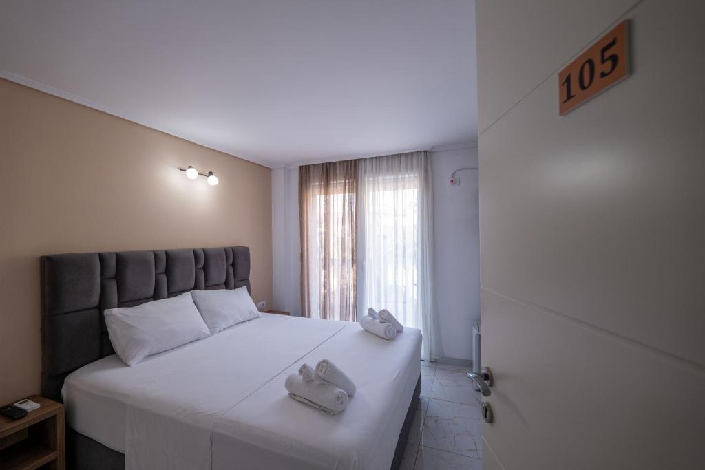 Postel nebo postele na pokoji v ubytování Hotel Elite Sarande