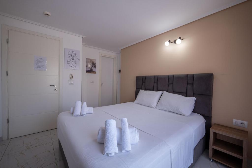 Postel nebo postele na pokoji v ubytování Hotel Elite Sarande