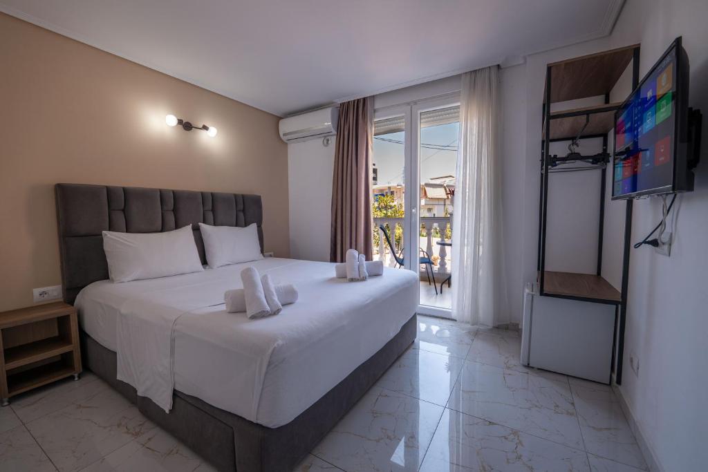 Postel nebo postele na pokoji v ubytování Hotel Elite Sarande