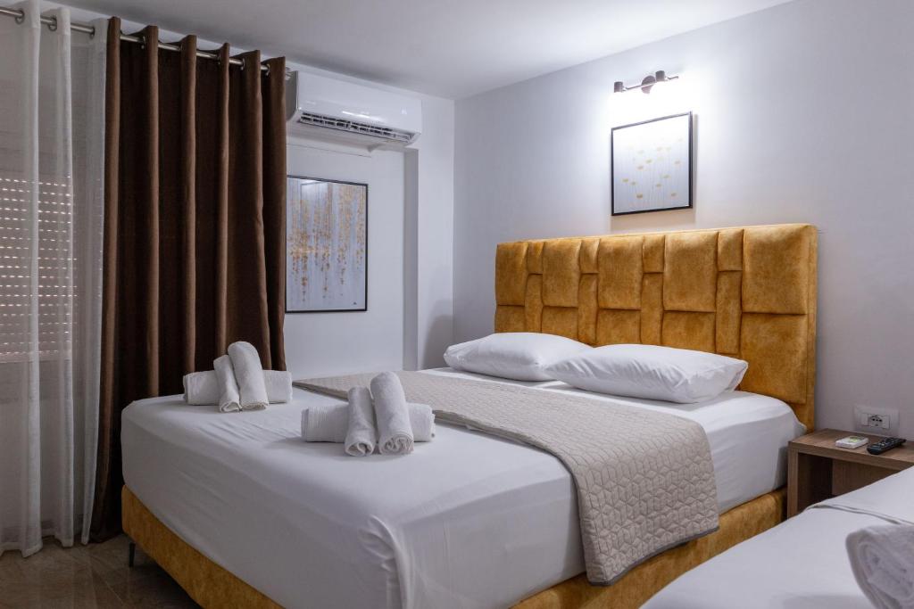 Postel nebo postele na pokoji v ubytování Hotel Elite Sarande