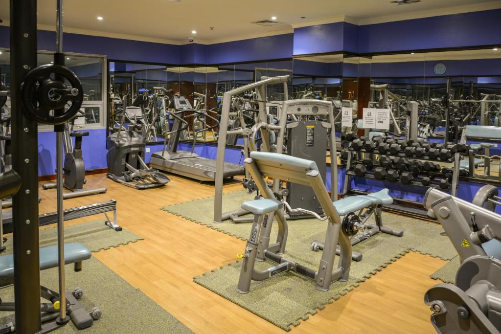 Fitness centrum a/nebo fitness zařízení v ubytování Golden Ocean Hotel