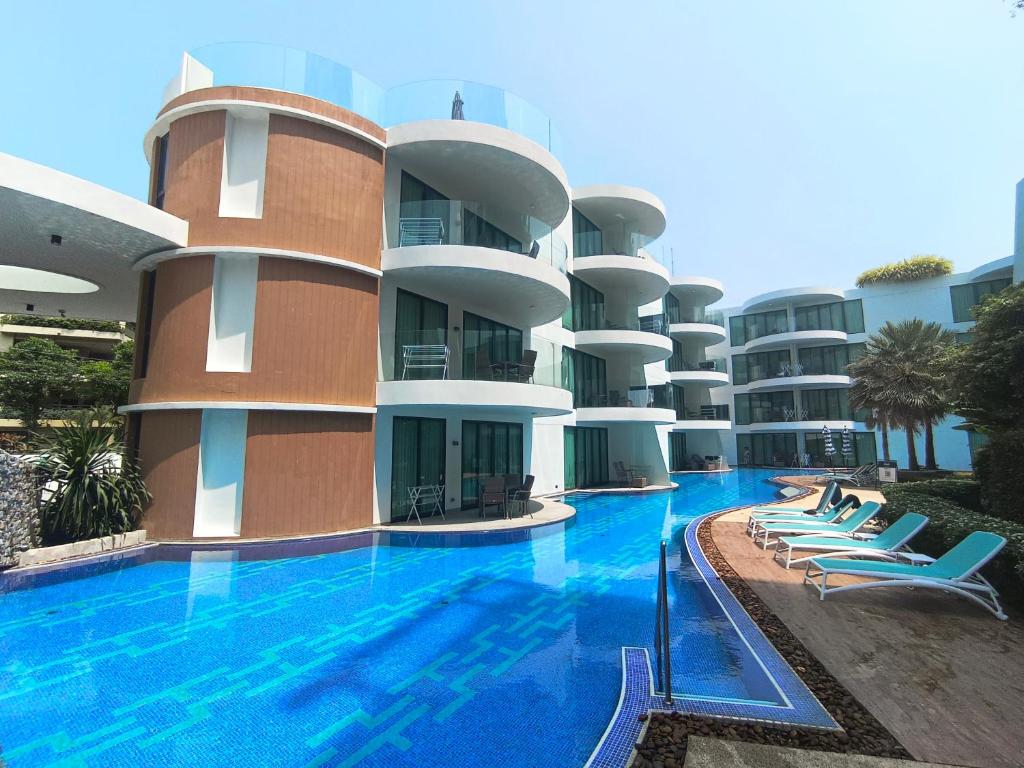 Bazén v ubytování Absolute Twin Sands Resort & Spa - SHA Extra Plus nebo v jeho okolí