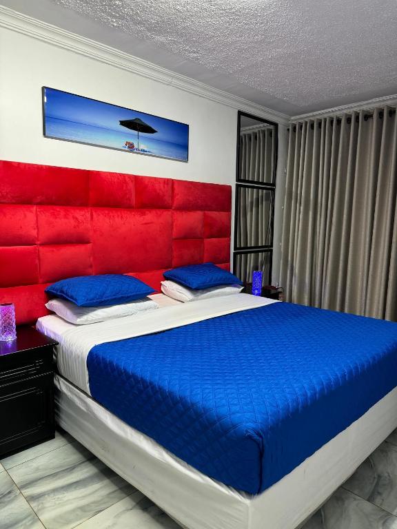 Postel nebo postele na pokoji v ubytování Evolution Guest House