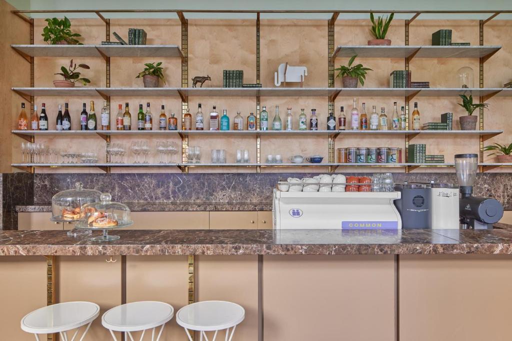 Eden Locke - Resim 10