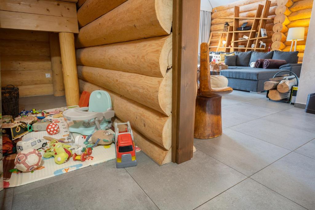 Fotografie z fotogalerie ubytování Chalet Piros Tale - Sauna - Jacuzzi - Beautiful scenery - Kids playground - In the forest v destinaci Tale