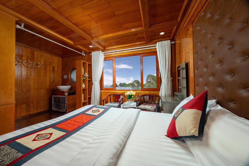 Sunlight Boutique Cruise - Cat Ba island - 4