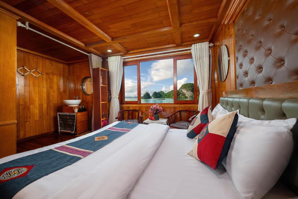 Sunlight Boutique Cruise - Cat Ba island - 3