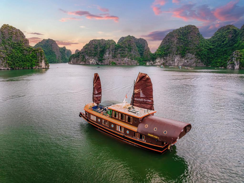 Sunlight Boutique Cruise - Cat Ba island - 17