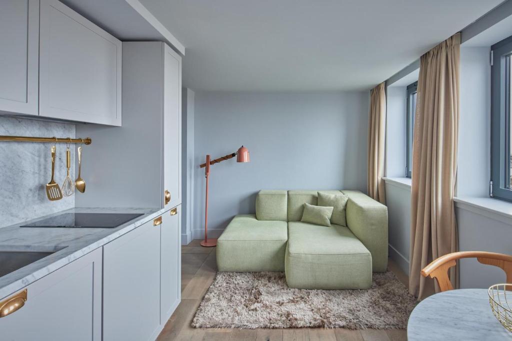 Eden Locke - Resim 34