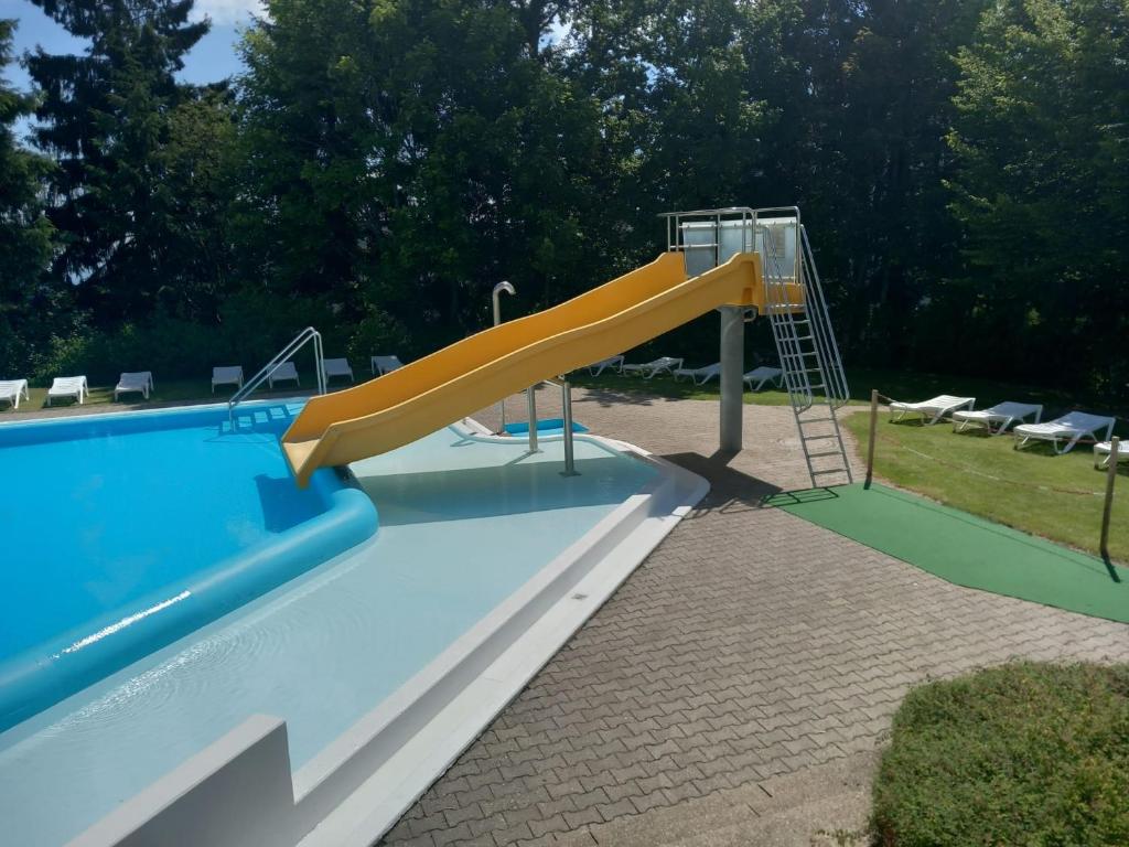 Bazén v ubytování Herzerl Apartment nebo v jeho okolí