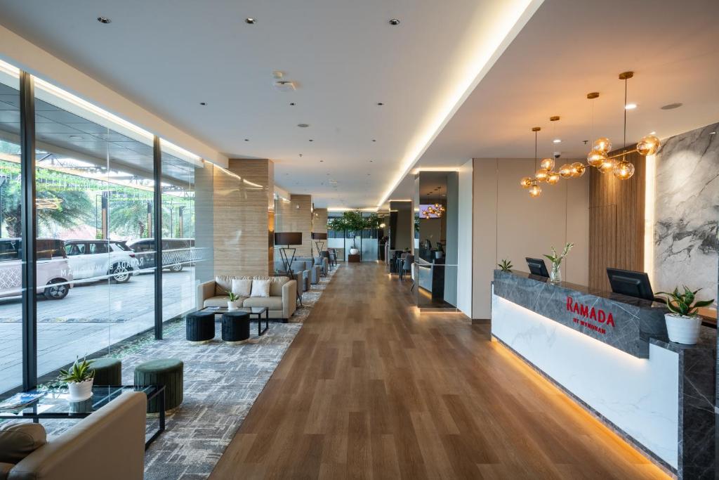 Area soggiorno di Ramada by Wyndham Serpong