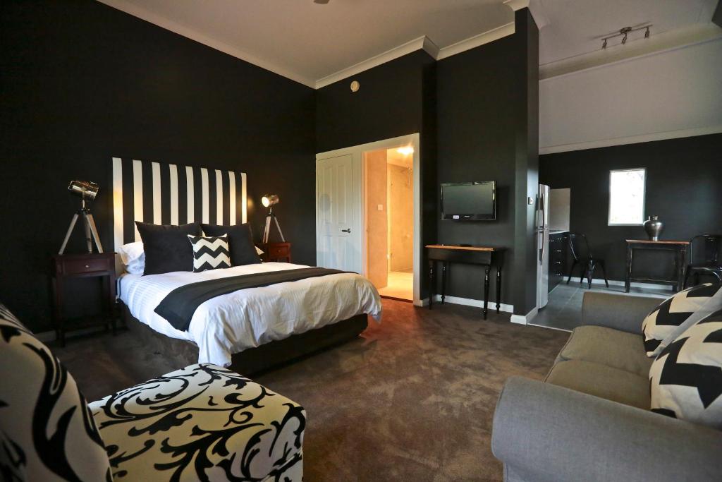 One Paddock Currency Creek Winery Villas - Housity