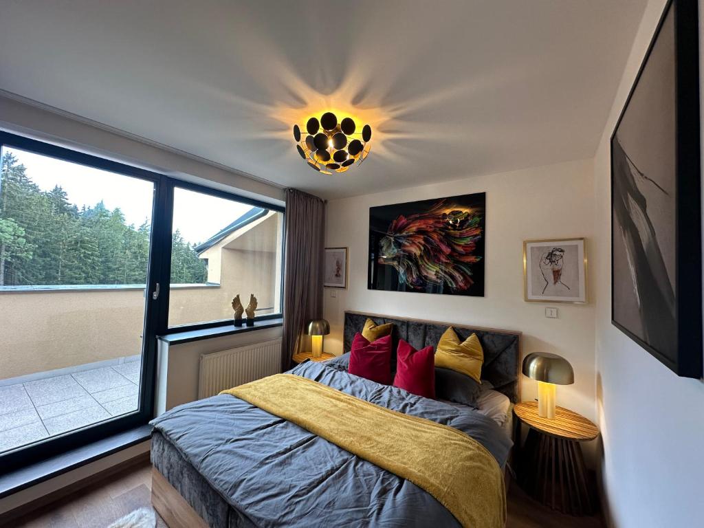 Postel nebo postele na pokoji v ubytování Angel Wings Mountain Apartment Černý Důl