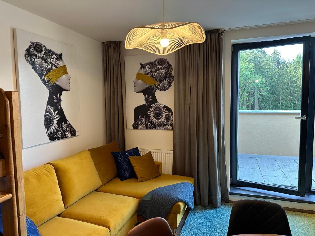 Posezení v ubytování Angel Wings Mountain Apartment Černý Důl