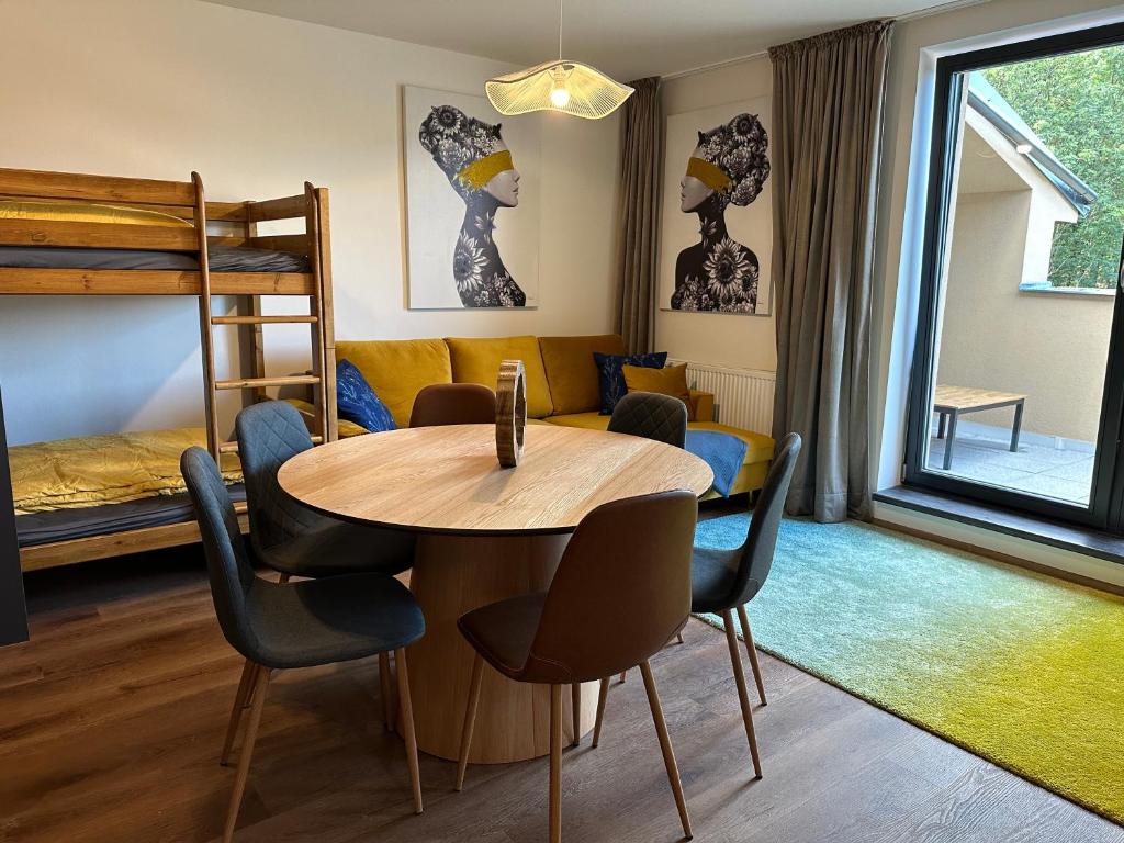 Posezení v ubytování Angel Wings Mountain Apartment Černý Důl