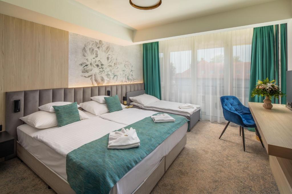 Postel nebo postele na pokoji v ubytování Sungarden Wellness Hotel Siófok