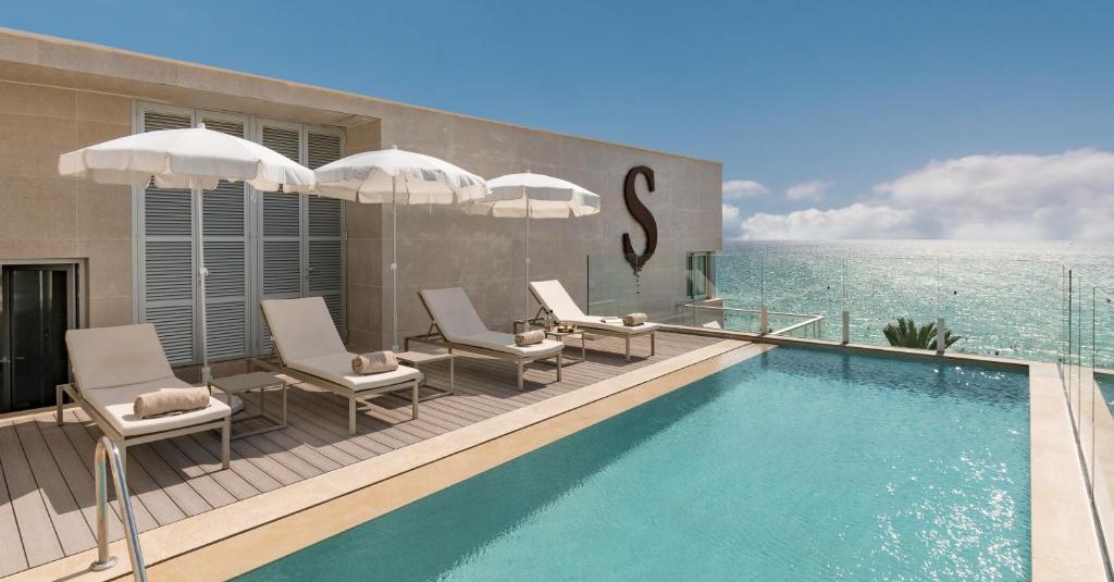 The swimming pool at or close to Pure Salt Residences