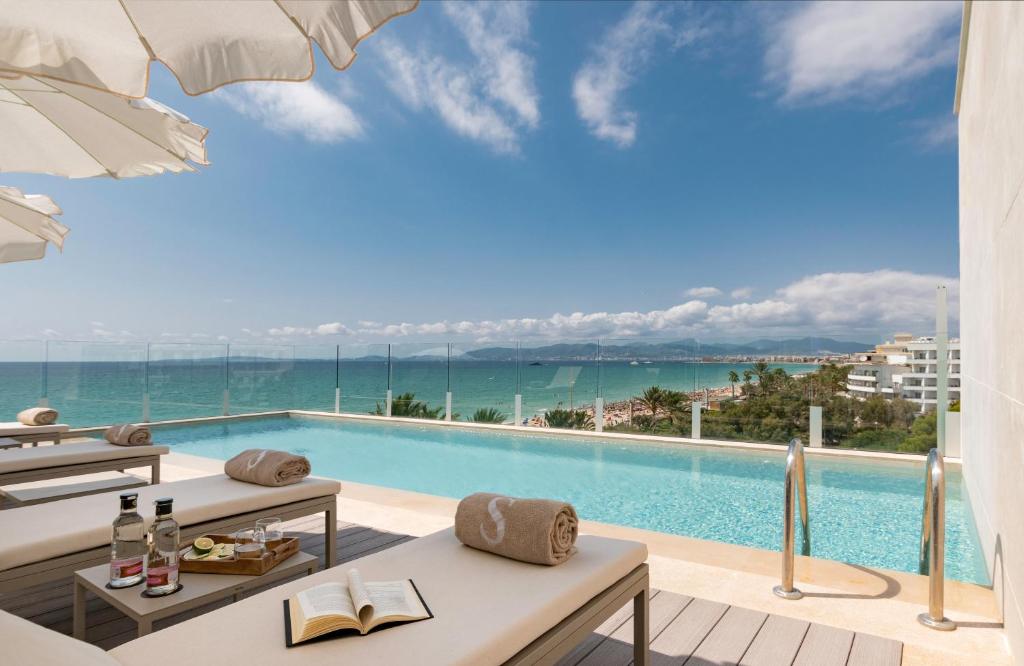 The swimming pool at or close to Pure Salt Residences