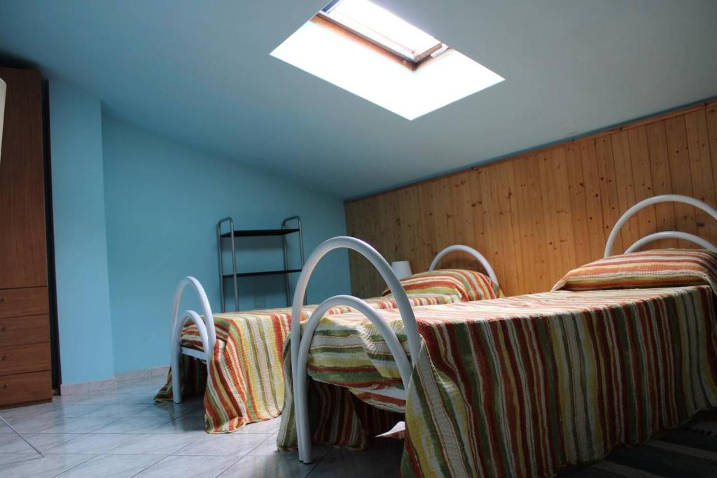 Łóżko lub łóżka w pokoju w obiekcie Casa Margubbio
