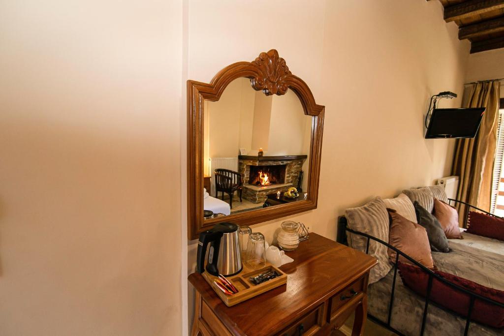 ΕΣΠΕΡΙΔΕΣ - 17