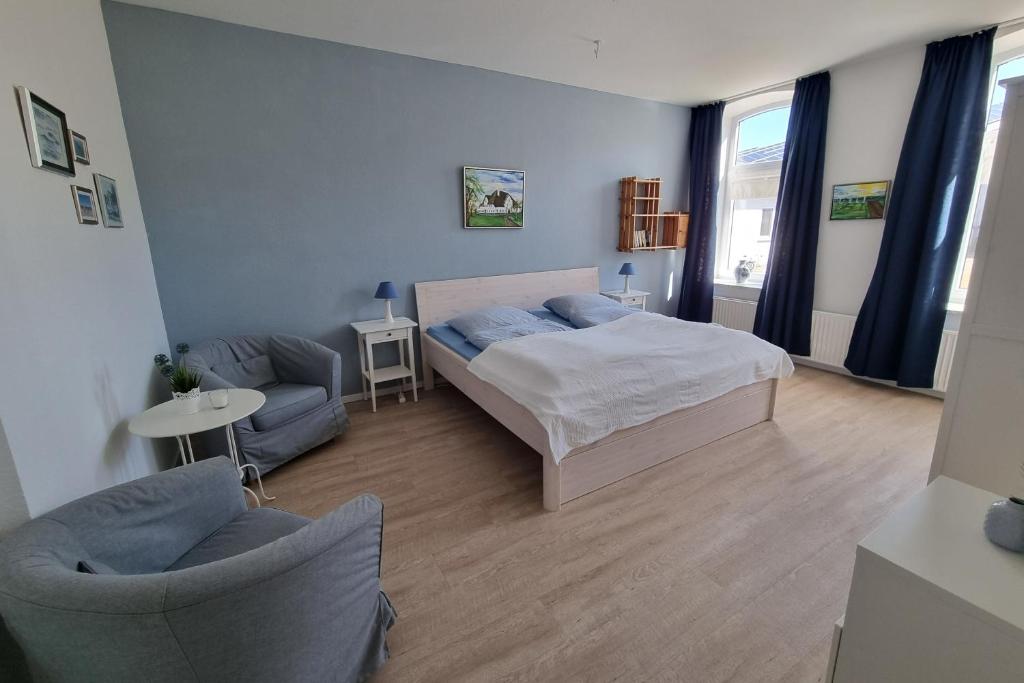 a bedroom with a bed and a couch at Ferienwohnung Biethahn - Gaarden in Groß Brodersby